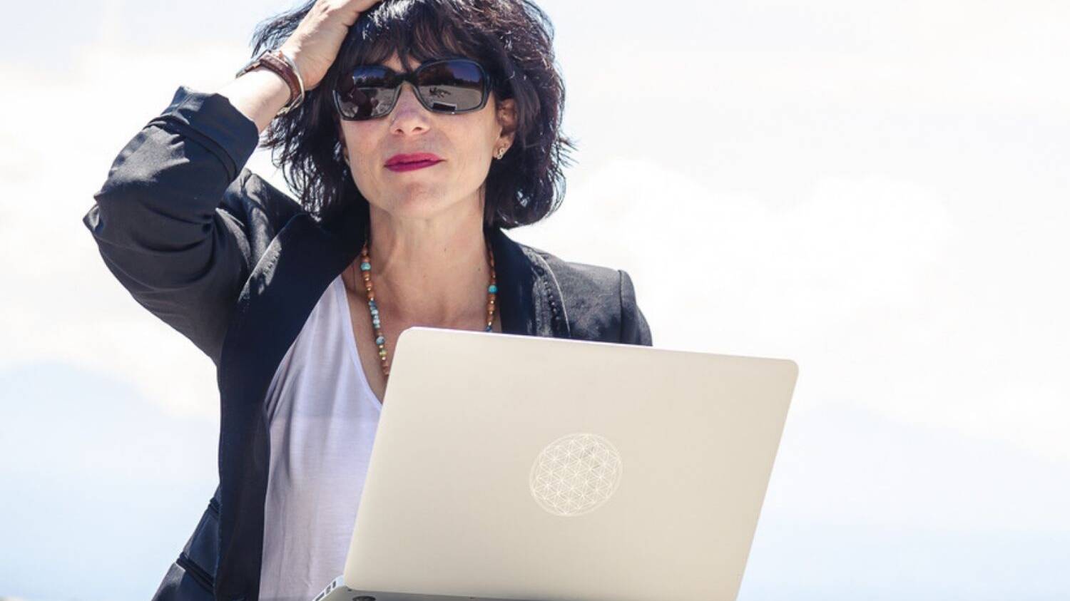 exemples employés AI solopreneur